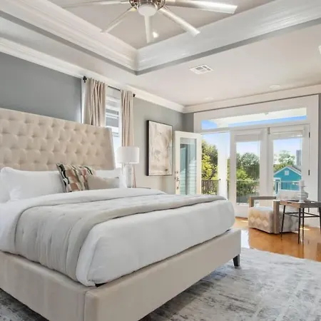 Holiday home Stylish Modern With Hot Tub & Pergola New Orleans
