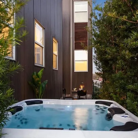 Lower Garden District Luxury Combo Pool & Hottub *