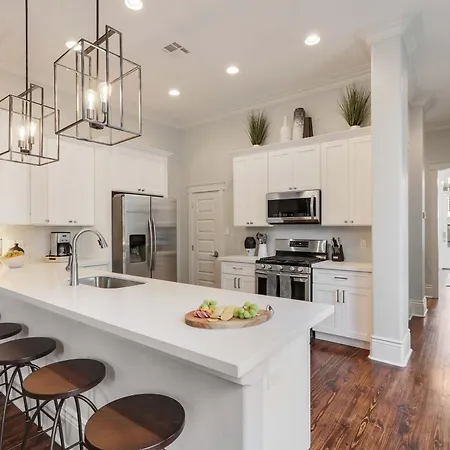 Beautiful Renovated With Private Heated Pool * New Orleans