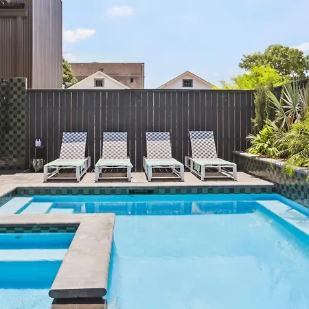 Holiday home Lower Garden District Luxury Combo Pool & Hottub *