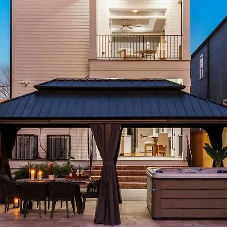 Stylish Modern With Hot Tub & Pergola Holiday home New Orleans