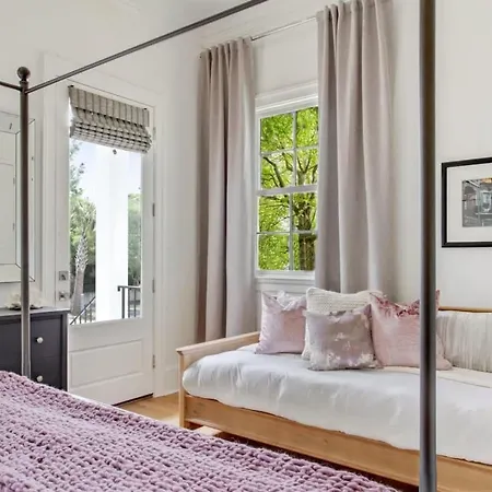 Relaxing With Heated Pool & Holiday home New Orleans