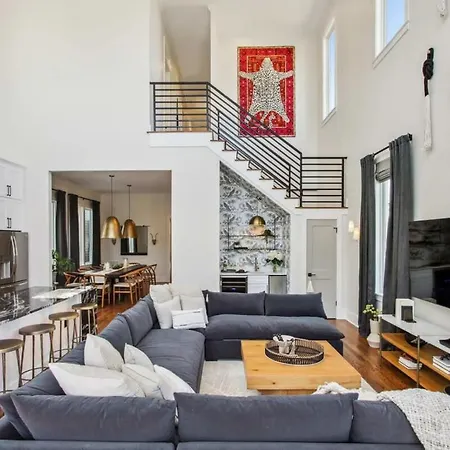 Designer 10-bedroom Compound Heated Pools & Hot Tubs * New Orleans