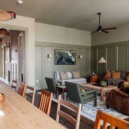 Luxury French Quarter & Heated Pool