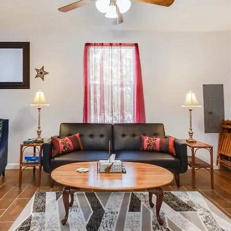 Modern Nola House With Yard Your Mardi Gras Base Holiday home *