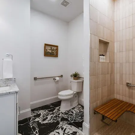 Spacious Cbd Near French Quarter Hotel