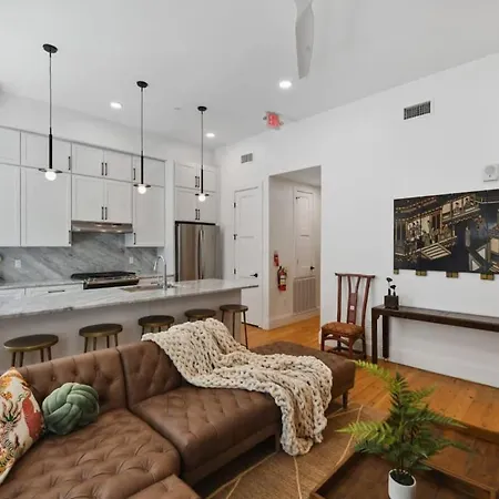 Two Luxe Cbd Near French Quarter