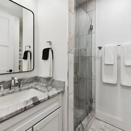 Two Luxe Cbd Near French Quarter Hotel *
