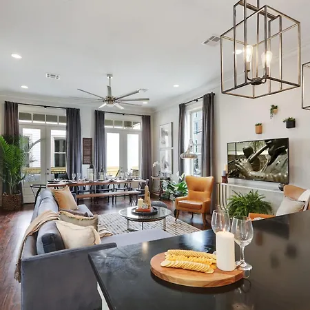 Holiday home Sunny Midcentury Luxury Near French Quarter