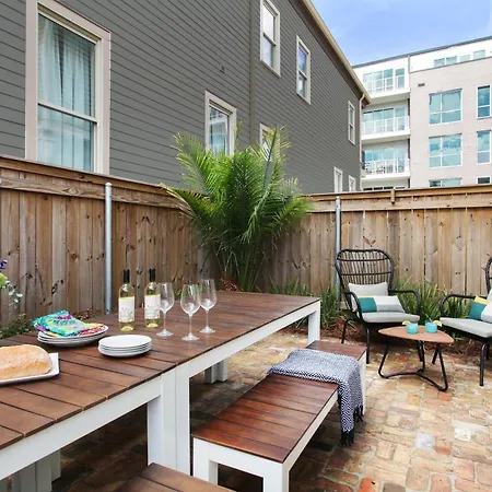 Luxe With Back Patio Near Frenchmen Holiday home *