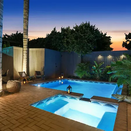Holiday home 5 Bedroom Designer On Magazine Pool & *