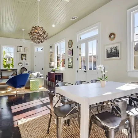 Contemporary Designer Near French Quarter New Orleans