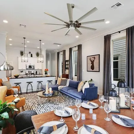 Sunny Midcentury Luxury Near French Quarter *
