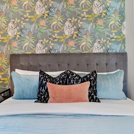 Holiday home Luxe 19br Combo & Private Backyard With Pool *