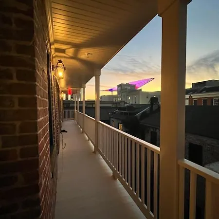 10 Bed & 10 Bath Luxury Cbd - Private Pool Holiday home
