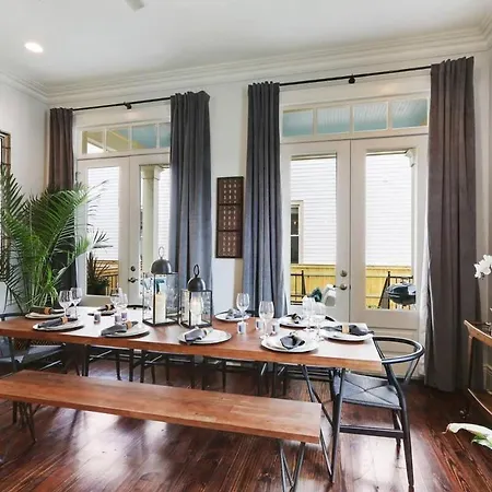 Sunny Midcentury Luxury Near French Quarter *