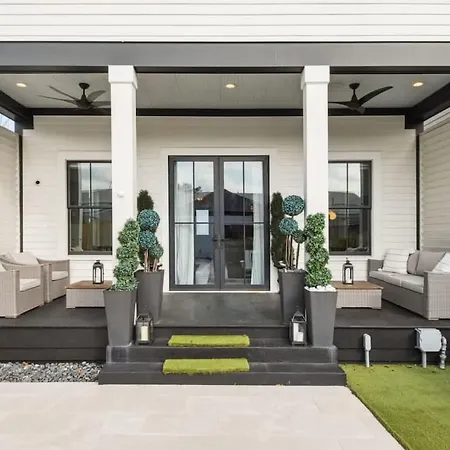 Deluxe Modern Heated Pool & Game Holiday home