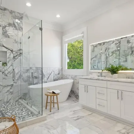 Stylish Modern With Hot Tub & Pergola Holiday home New Orleans