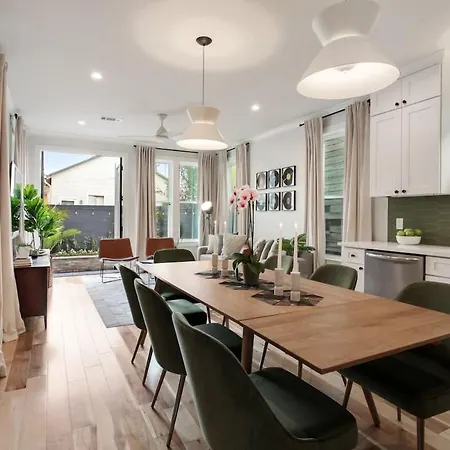 Spacious Mid-century Oasis With Heated Pool * New Orleans