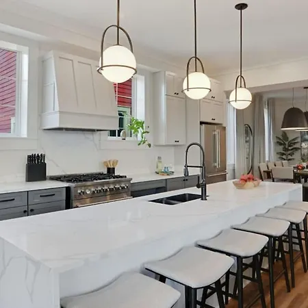 Luxe Sunlit Heated Pool & Near Cbd Holiday home New Orleans