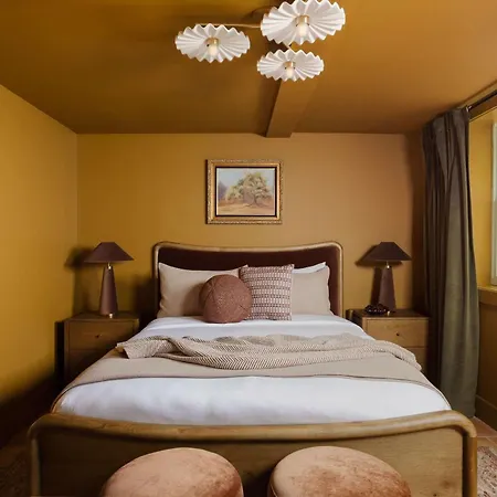 Boutique 9br With Pool Steps From French Q *