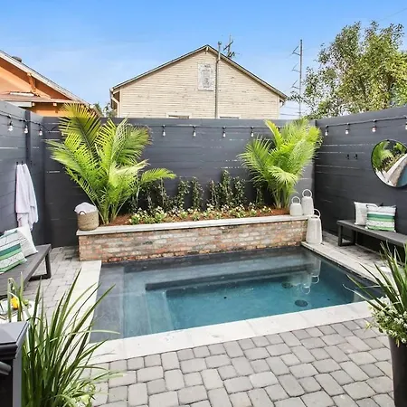 Spacious Mid-century Oasis With Heated Pool Holiday home