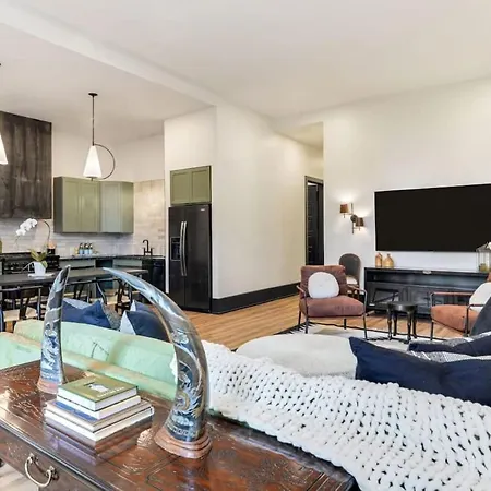 Stunning Designer Historic Heated Pool *