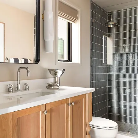 Modern New Homes Heated Pools And Spas * New Orleans