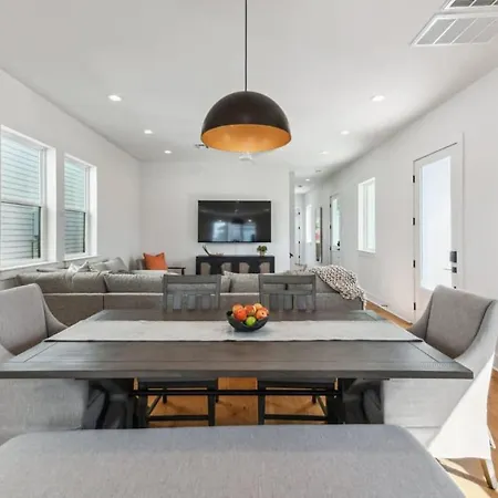 Elegant Stylish With Hot Tub & Pergola * New Orleans