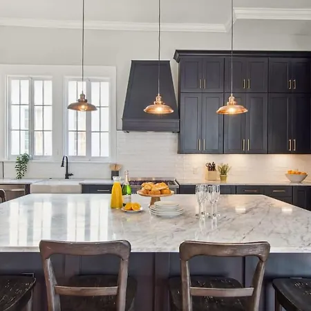 Opulent Expansive Unit Heated Pool And New Orleans