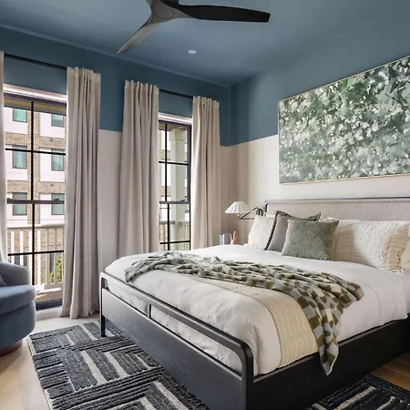 Holiday home Modern New Homes Heated Pools And Spas New Orleans