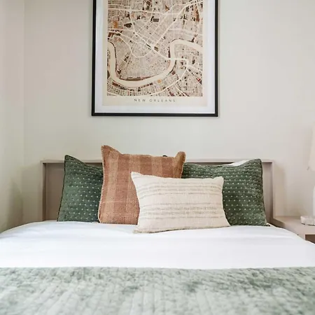 Holiday home Luxe 7 Bedroom Heated Pool And Heirloom
