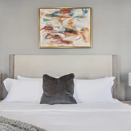 Stylish Modern With Hot Tub & Pergola Holiday home *