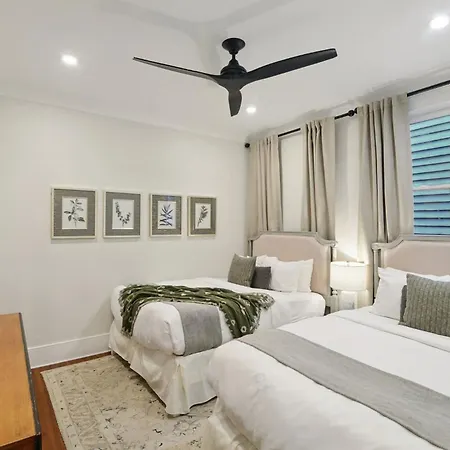 Holiday home Grand Lush With Heated Pool *