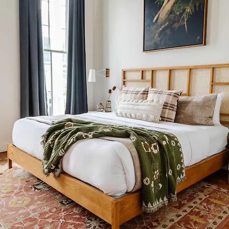 Holiday home 2 Designer Homes 14 Bedrooms Walk To St Charles