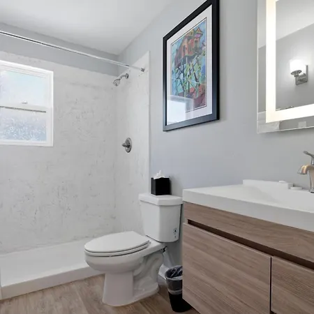 Frenchmen St 2br Hideaway W Pool & Hot Tub