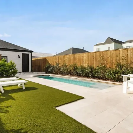 Holiday home Deluxe Modern Heated Pool & Game *