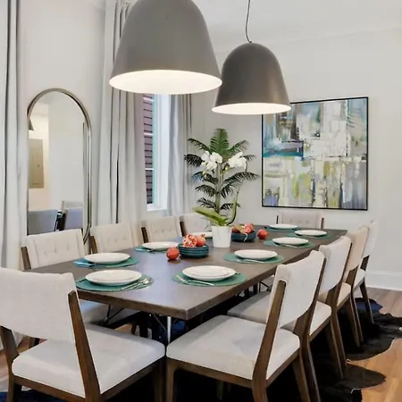Holiday home Luxe Sunlit Heated Pool & Near Cbd