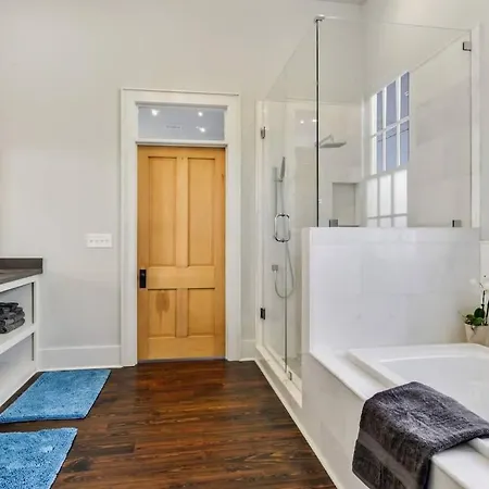 Holiday home Contemporary Designer Near French Quarter New Orleans