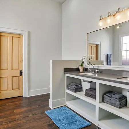 Holiday home Contemporary Designer Near French Quarter *