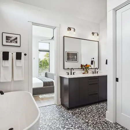 Bywater Retreat With Heated Pool And Roof Deck *