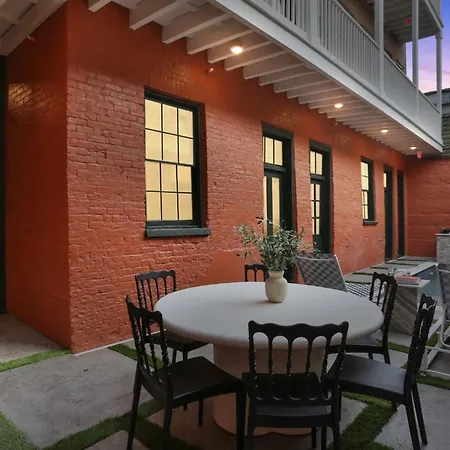 10 Bed & 10 Bath Luxury Cbd - Private Pool Holiday home