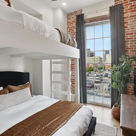 Holiday home 10 Bed & 10 Bath Luxury Cbd - Private Pool