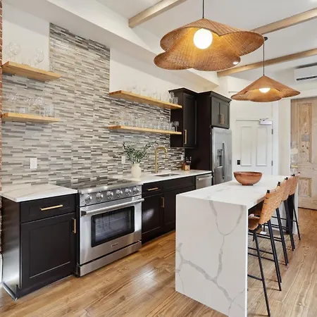 10 Bed & 10 Bath Luxury Cbd - Private Pool *