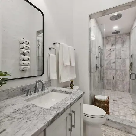 Modern Cbd With Near French Quarter *