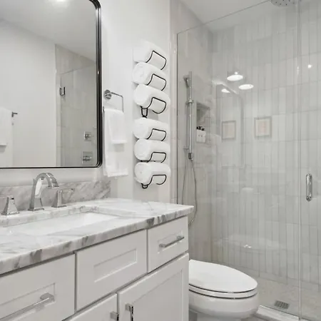Hotel Two Expansive Near French Quarter New Orleans