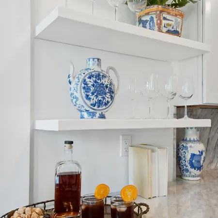 Hotel Two Expansive Near French Quarter *