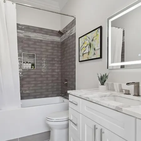 Holiday home Stylish Modern With Hot Tub & Pergola New Orleans