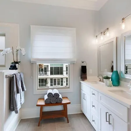 Sunny Midcentury Luxury Near French Quarter * New Orleans