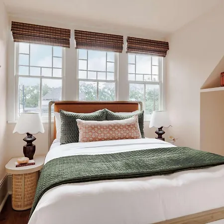 Lush Garden District & Shared Outdoor Space Holiday home